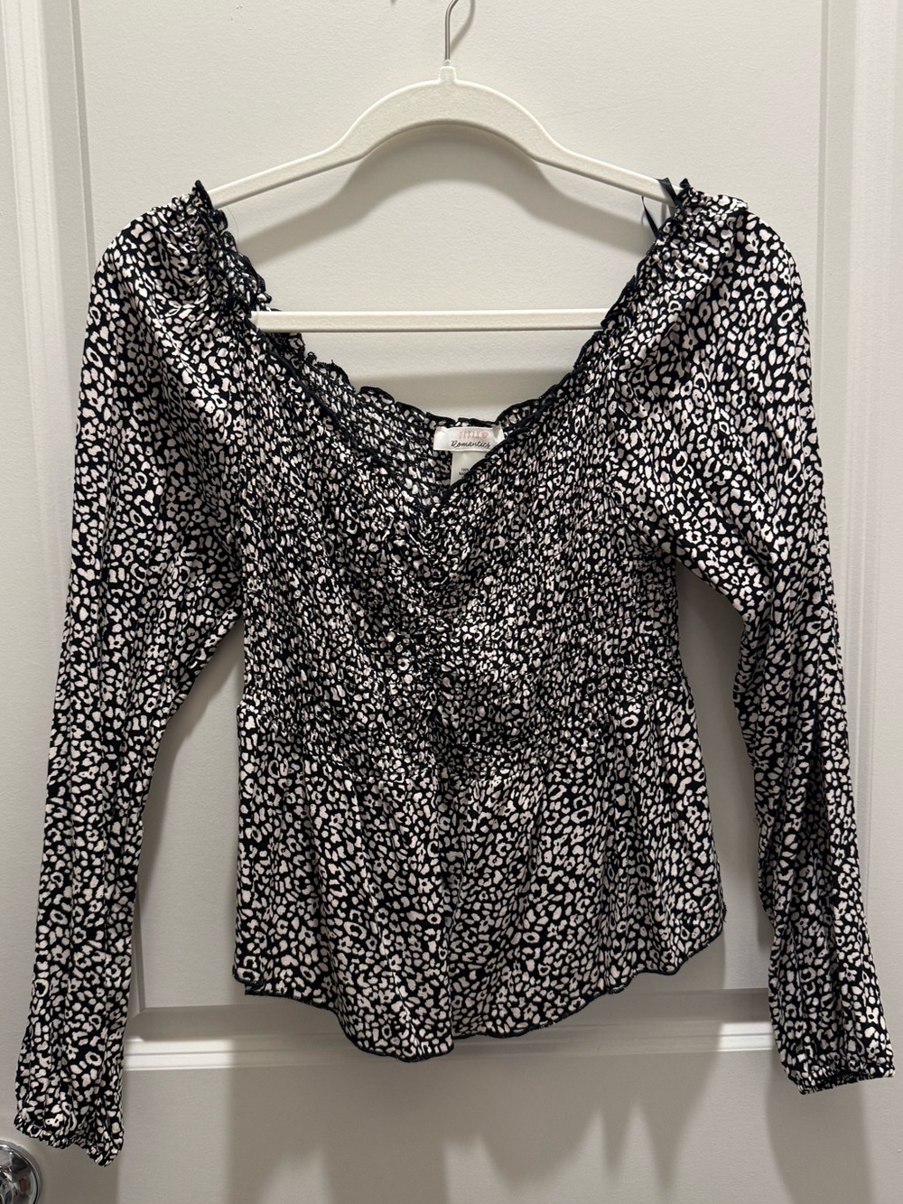 Urban Romantics Black & White Leopard Print Long-Sleeve Peasant Blouse